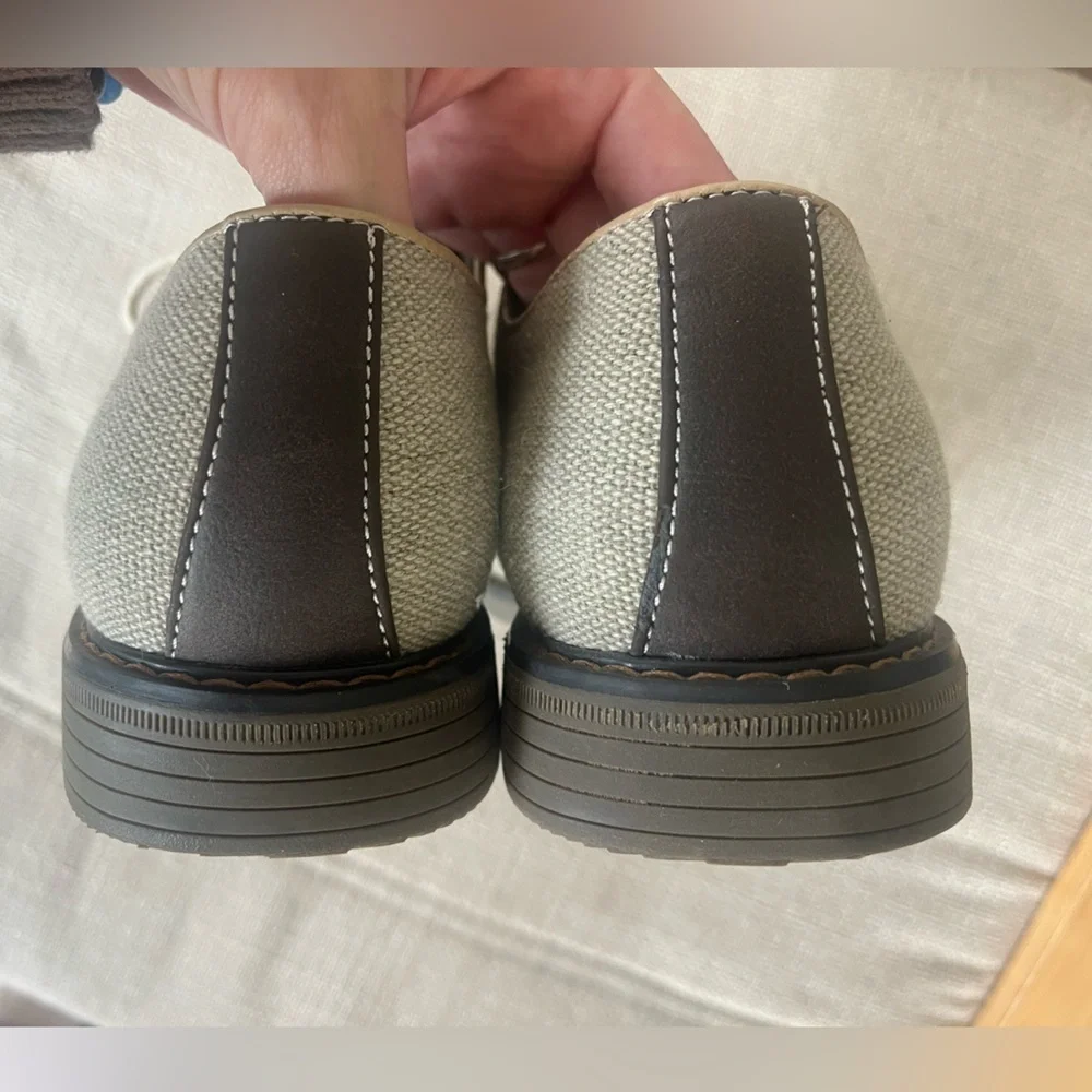 Izod Men's memory foam light Gray/ Beige Oxfords size 8.5 canvas